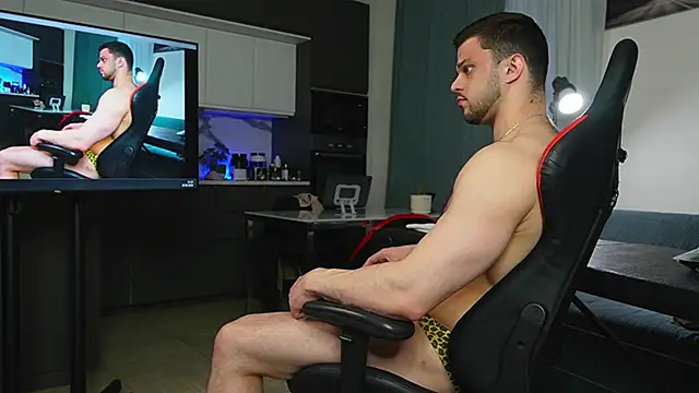 danielkraigforu online show from May 27, 6:38 pm