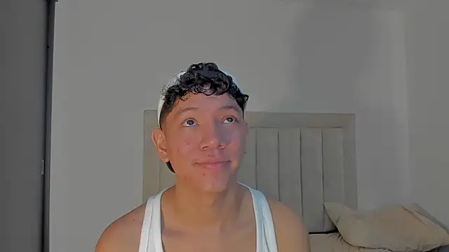JulianRose 1 online show from May 28, 1:09 pm