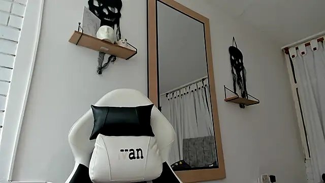 Valerioe online show from October 17, 3:27 pm