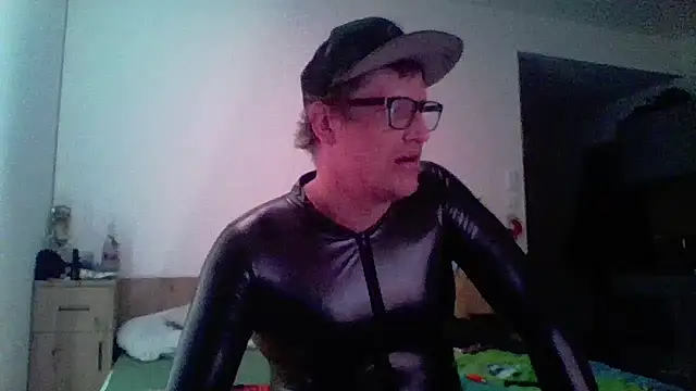 Bigthroaterboy online show from April 6, 5:14 pm