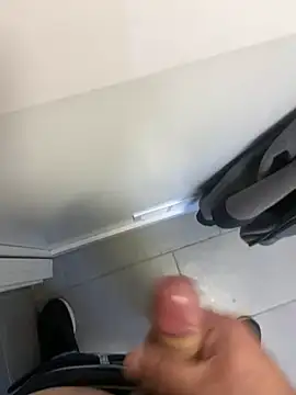 Snapshot of _themask_ chatting on December 15, 1:32 pm  themask  online show from December 15, 1:32 pm