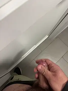 Snapshot of _themask_ chatting on February 3, 5:24 pm  themask  online show from February 3, 5:24 pm