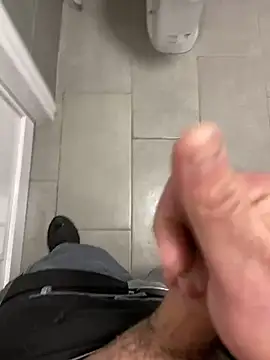 Snapshot of _themask_ chatting on December 9, 3:34 pm  themask  online show from December 9, 3:34 pm