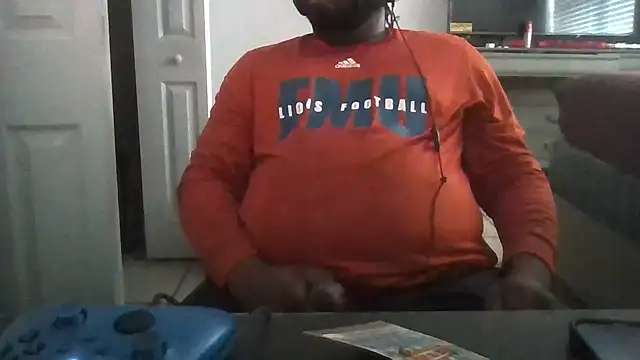 tankedqual4046 online show from November 7, 8:01 pm