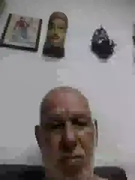 Snapshot of FabiQuilmes chatting on December 22, 3:11 am FabiQuilmes online show from December 22, 3:11 am