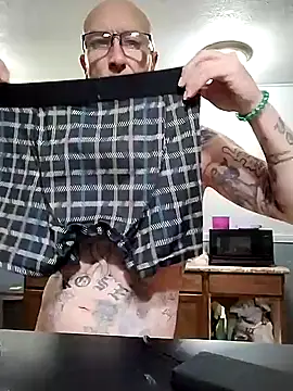 Snapshot of Smurfschmidt chatting on February 2, 2:59 am Smurfschmidt online show from February 2, 2:59 am