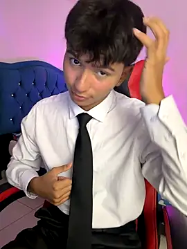 Leonarrrd 01 online show from December 4, 11:56 pm