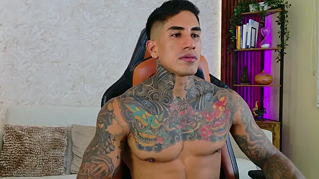 Snapshot of AdanReilly chatting on October 22, 7:27 pm AdanReilly online show from October 22, 7:27 pm