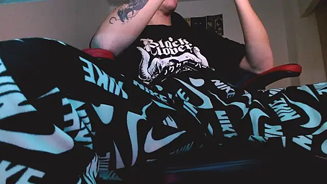 deividcloud36 online show from April 18, 2:35 am