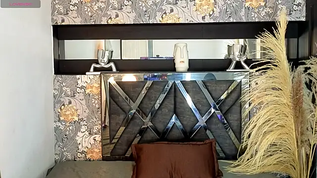 dominic thailor online show from April 15, 7:58 pm