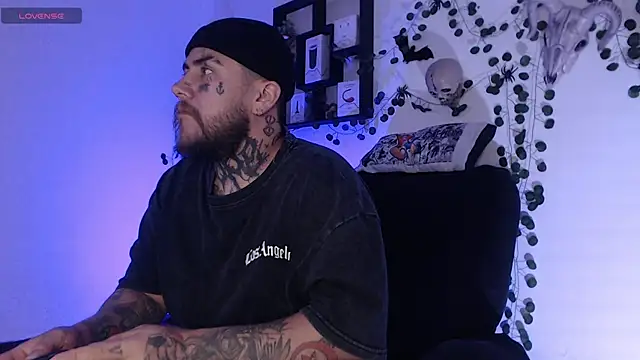 Snapshot of Ash_gusbig chatting on December 9, 10:26 pm Ash gusbig online show from December 9, 10:26 pm