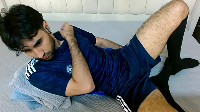 MilanZaire online show from December 13, 8:26 pm