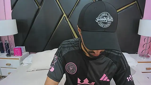 MilanZaire online show from November 26, 12:35 am