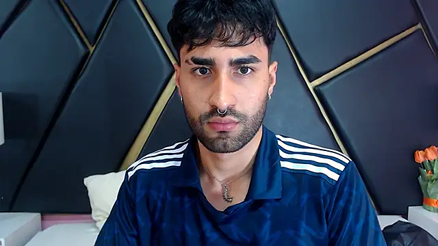 MilanZaire online show from October 4, 1:32 am