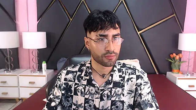 MilanZaire online show from September 23, 9:36 pm