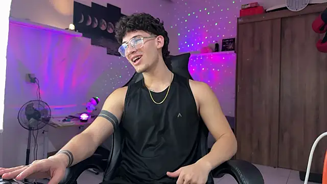 Kisan Smith online show from March 7, 2:42 am