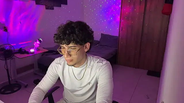 Kisan Smith online show from December 19, 4:09 am