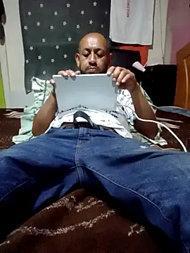 Snapshot of pineda1689 chatting on March 2, 6:59 am pineda1689 online show from March 2, 6:59 am