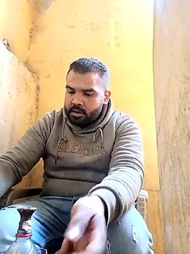 Snapshot of ListedLoin chatting on February 12, 8:59 am ListedLoin online show from February 12, 8:59 am