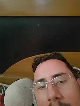 Snapshot of luissilva0071 chatting on October 13, 12:33 pm luissilva0071 online show from October 13, 12:33 pm