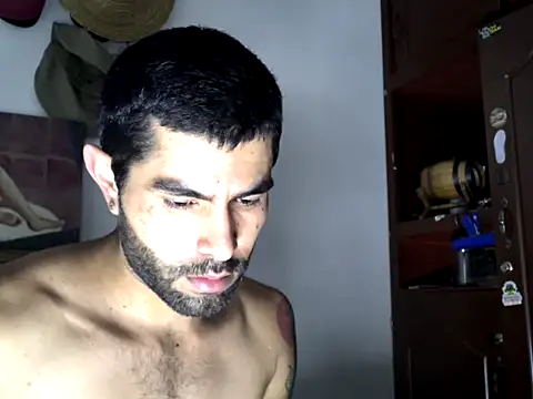 Snapshot of hideonbush051 chatting on October 28, 11:45 am hideonbush051 online show from October 28, 11:45 am