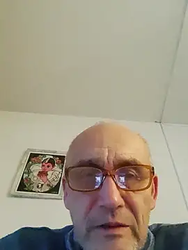 Snapshot of tino66 chatting on October 17, 8:13 pm tino66 online show from October 17, 8:13 pm