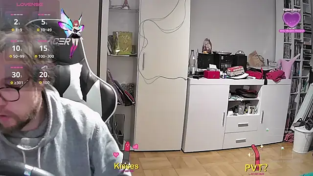 larsgessner30 online show from November 13, 9:19 pm