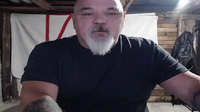 Newfiesausage1972 online show from December 2, 12:52 pm