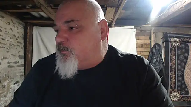 Newfiesausage1972 online show from December 1, 10:07 am