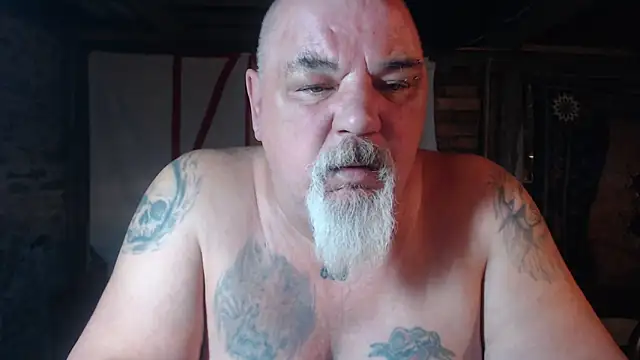 Newfiesausage1972 online show from April 9, 8:53 am