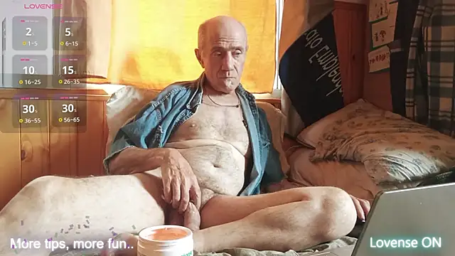 papifacu online show from October 22, 7:05 pm