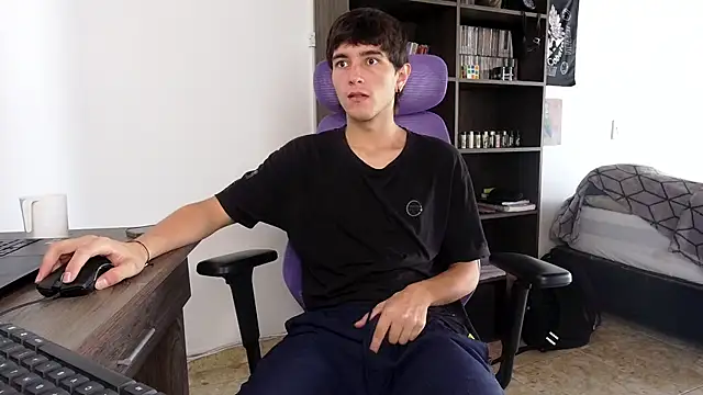 Snapshot of alex_connorr chatting on October 3, 3:17 pm alex connorr online show from October 3, 3:17 pm