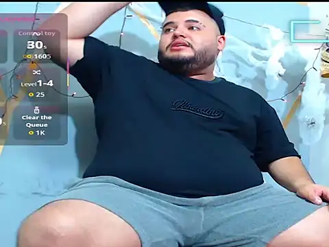 Snapshot of damian_chubby chatting on October 21, 9:17 pm damian chubby online show from October 21, 9:17 pm