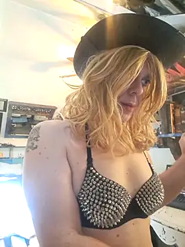 Snapshot of ditchwaterbitch chatting on October 28, 3:58 pm ditchwaterbitch online show from October 28, 3:58 pm