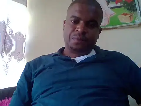 Snapshot of lui_cuuty chatting on September 19, 12:05 pm lui cuuty online show from September 19, 12:05 pm