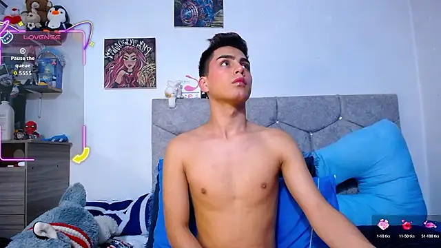 OwenBluee online show from March 6, 5:48 am