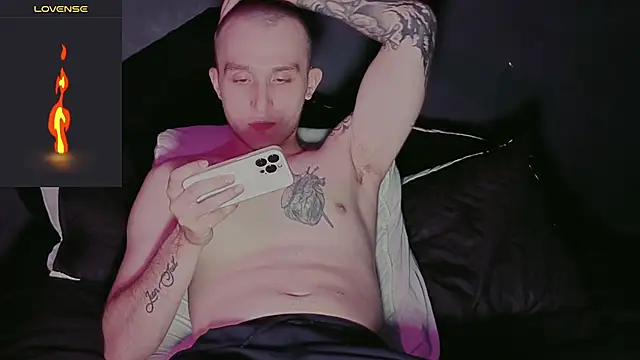 Dylanwhite23  online show from January 31, 9:46 pm