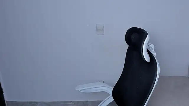 laurent nova online show from December 2, 9:07 pm