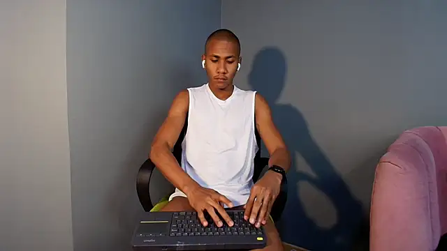 Ethan Fox11 online show from February 19, 2:12 pm