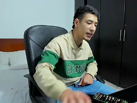 Chandler ken online show from October 25, 1:40 am