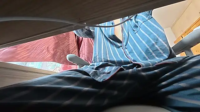 YunheLEE online show from December 19, 8:33 am