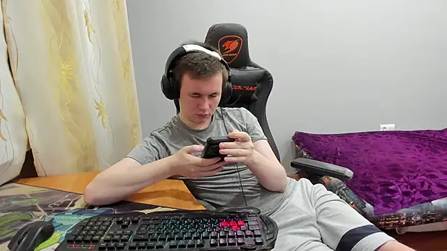 iliaskrislove online show from December 14, 1:23 am