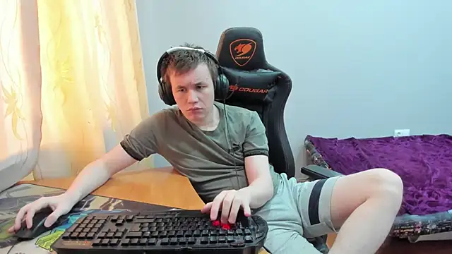 iliaskrislove online show from December 19, 7:38 am