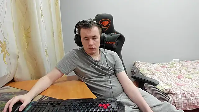 iliaskrislove online show from November 26, 7:28 pm