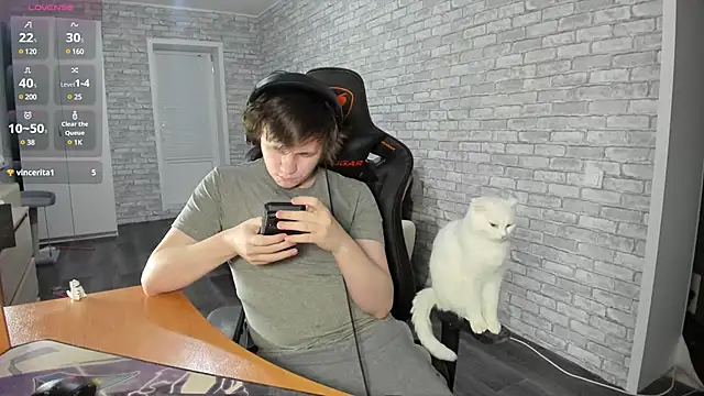 iliaskrislove online show from February 24, 8:03 pm