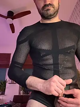 Snapshot of tomz0819 chatting on March 8, 5:25 am tomz0819 online show from March 8, 5:25 am