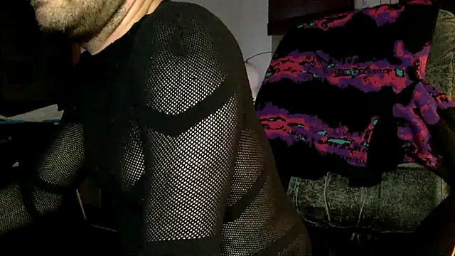 Snapshot of tomz0819 chatting on September 19, 2:45 am tomz0819 online show from September 19, 2:45 am