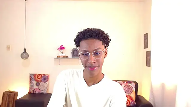 maiki18  online show from March 18, 1:44 pm