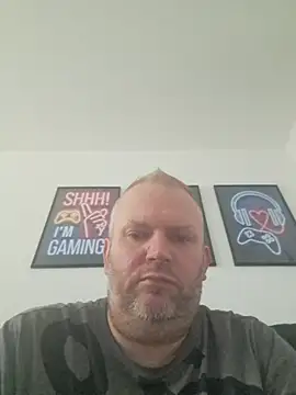 ShyBoy1982 online show from November 6, 1:14 pm