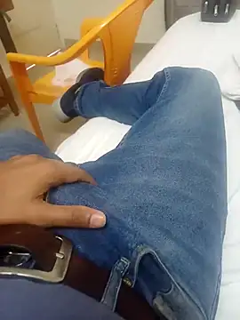 littlehornysons online show from February 18, 3:53 am